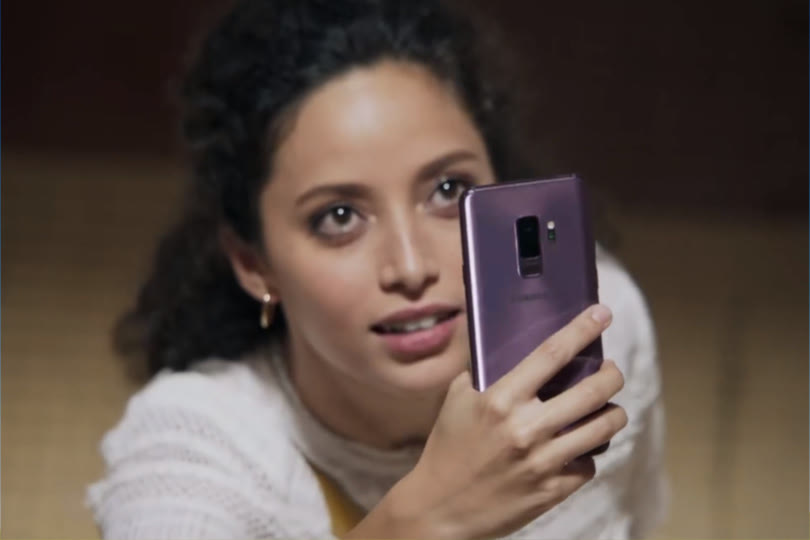 Woman photographing with a Galaxy S9